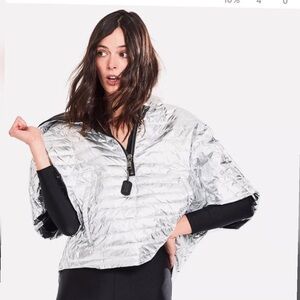 THINK ROYLN Silver Quilted Lexington Poncho Pullover Jacket - XS/S